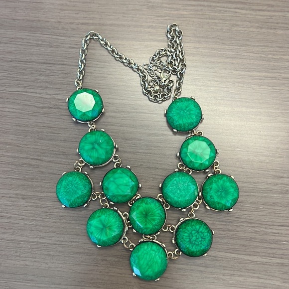 Green statement necklace - Picture 3 of 3